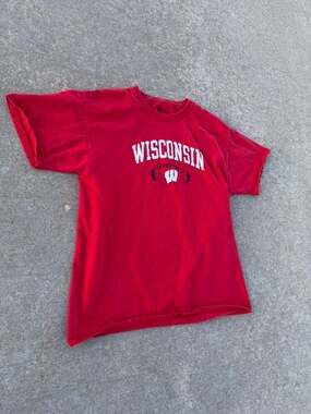 🔥 Wisconsin Badgers Football T-Shirt Red Russell Athletic Adult Large